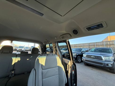 Used 2017 Toyota Sienna XLE Premium w/ Protection Package image 44