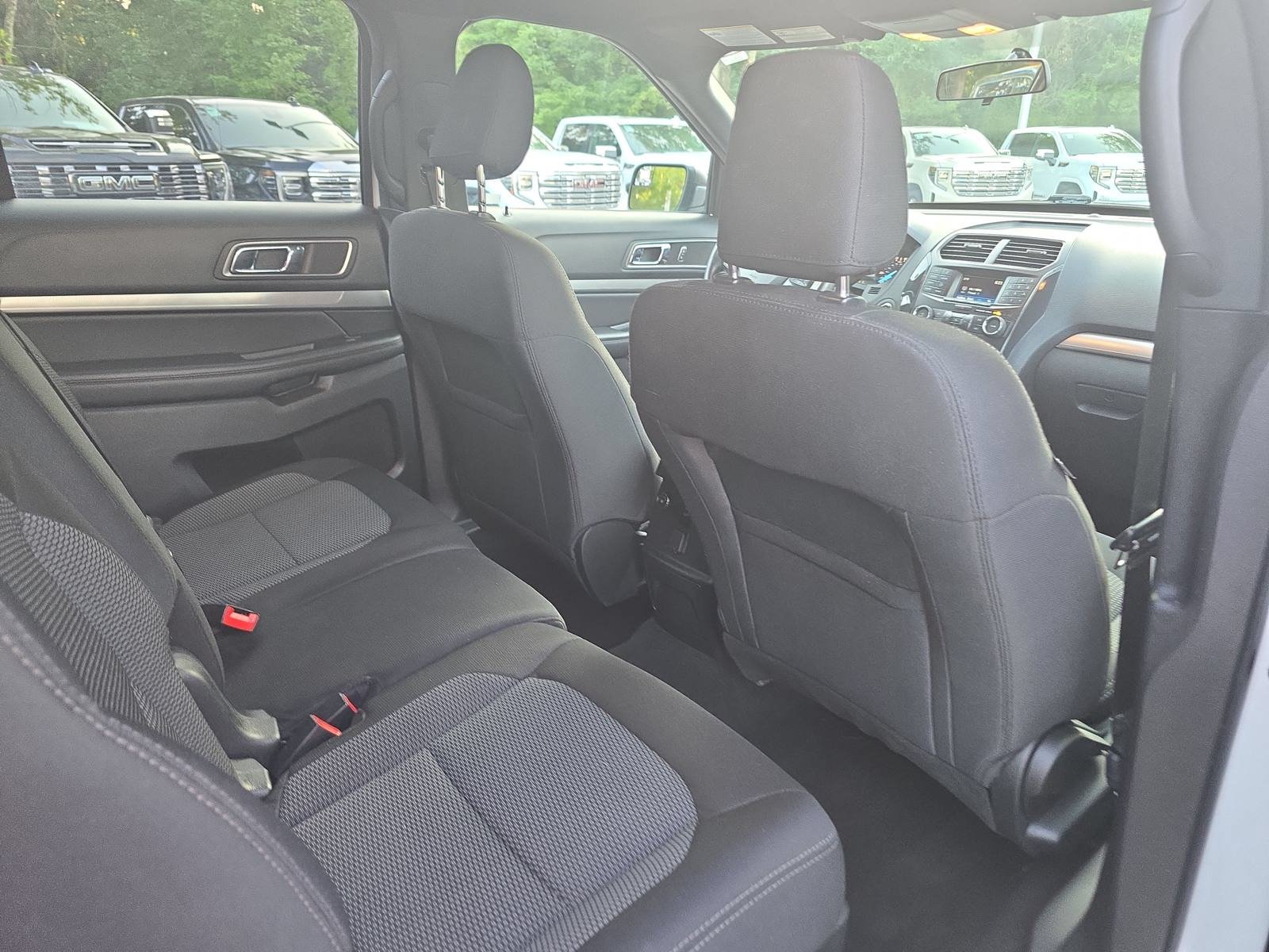 Used 2019 Ford Explorer XLT w/ Class III Trailer Tow Package AWD/4WD image 11