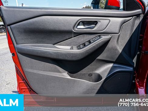 Used 2025 Nissan Rogue SV image 50