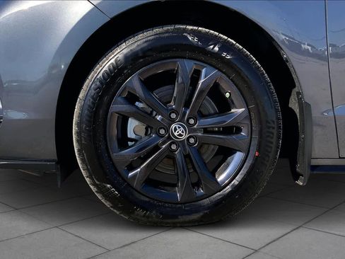 Used 2025 Toyota Sienna XSE image 11