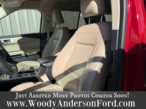 Used 2021 Ford Explorer XLT w/ Equipment Group 202A image 8