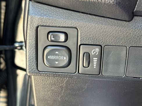 Used 2015 Toyota Corolla L FWD image 29