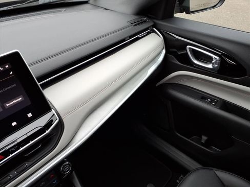 New 2026 Jeep Compass Limited image 32