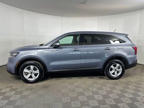 Used 2023 Kia Sorento LX image 6