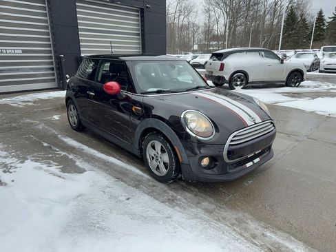 Used 2015 MINI Cooper 2-Door Hardtop image 2