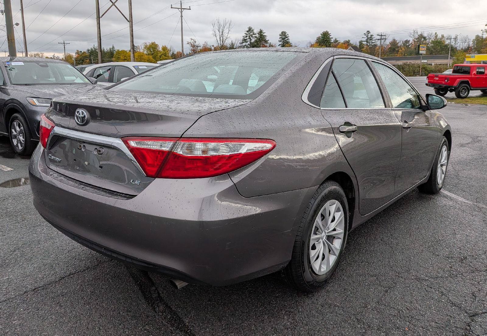 Used 2016 Toyota Camry LE FWD image 8