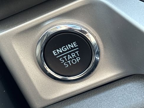 Used 2024 Ford F250 XLT w/ Black Appearance Package image 31