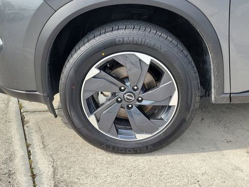 Certified 2025 Nissan Rogue SV image 12