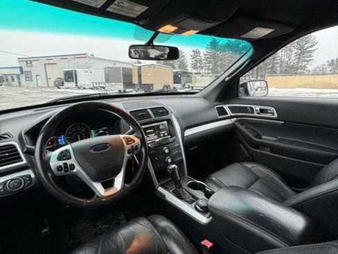 Used 2015 Ford Explorer XLT w/ Equipment Group 202B image 23