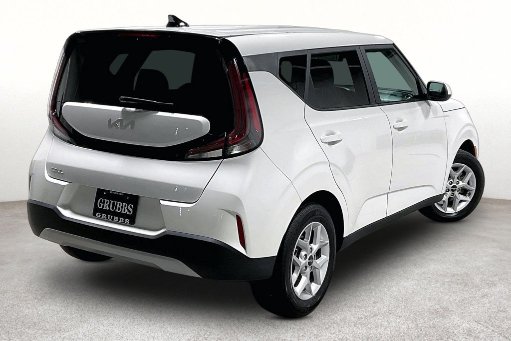 Used 2025 Kia Soul LX w/ LX Technology Package FWD image 2