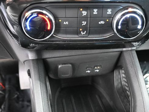 Used 2025 Chevrolet TrailBlazer LT AWD/4WD image 32