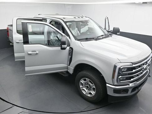 New 2026 Ford F350 XLT w/ XLT Premium Package image 32