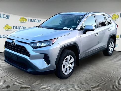 Used 2021 Toyota RAV4 LE AWD/4WD image 2