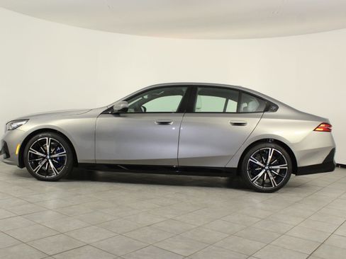 New 2026 BMW 530i xDrive w/ M Sport Package image 2