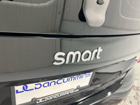 Used 2016 smart fortwo Prime RWD image 21