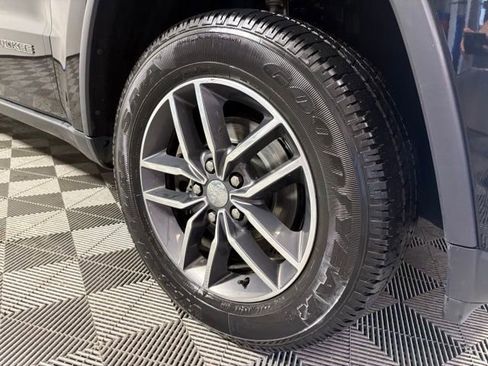 Certified 2017 Jeep Grand Cherokee Limited AWD/4WD image 10