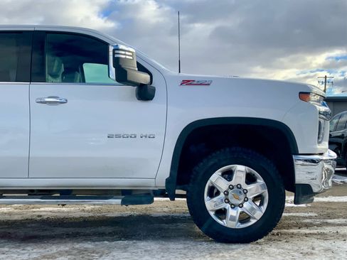Used 2024 Chevrolet Silverado 2500 High Country image 9
