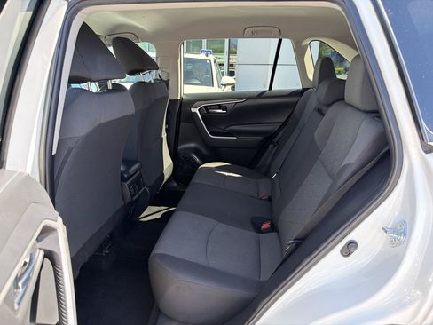 Used 2021 Toyota RAV4 XLE AWD/4WD image 11