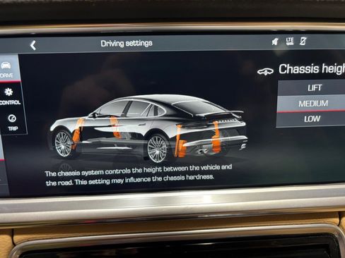 Used 2018 Porsche Panamera 4 image 30