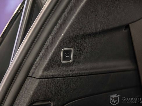 Used 2022 Chrysler Pacifica Touring image 18