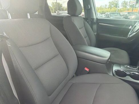 Used 2011 Kia Sorento LX w/ Convenience Pkg AWD/4WD image 10