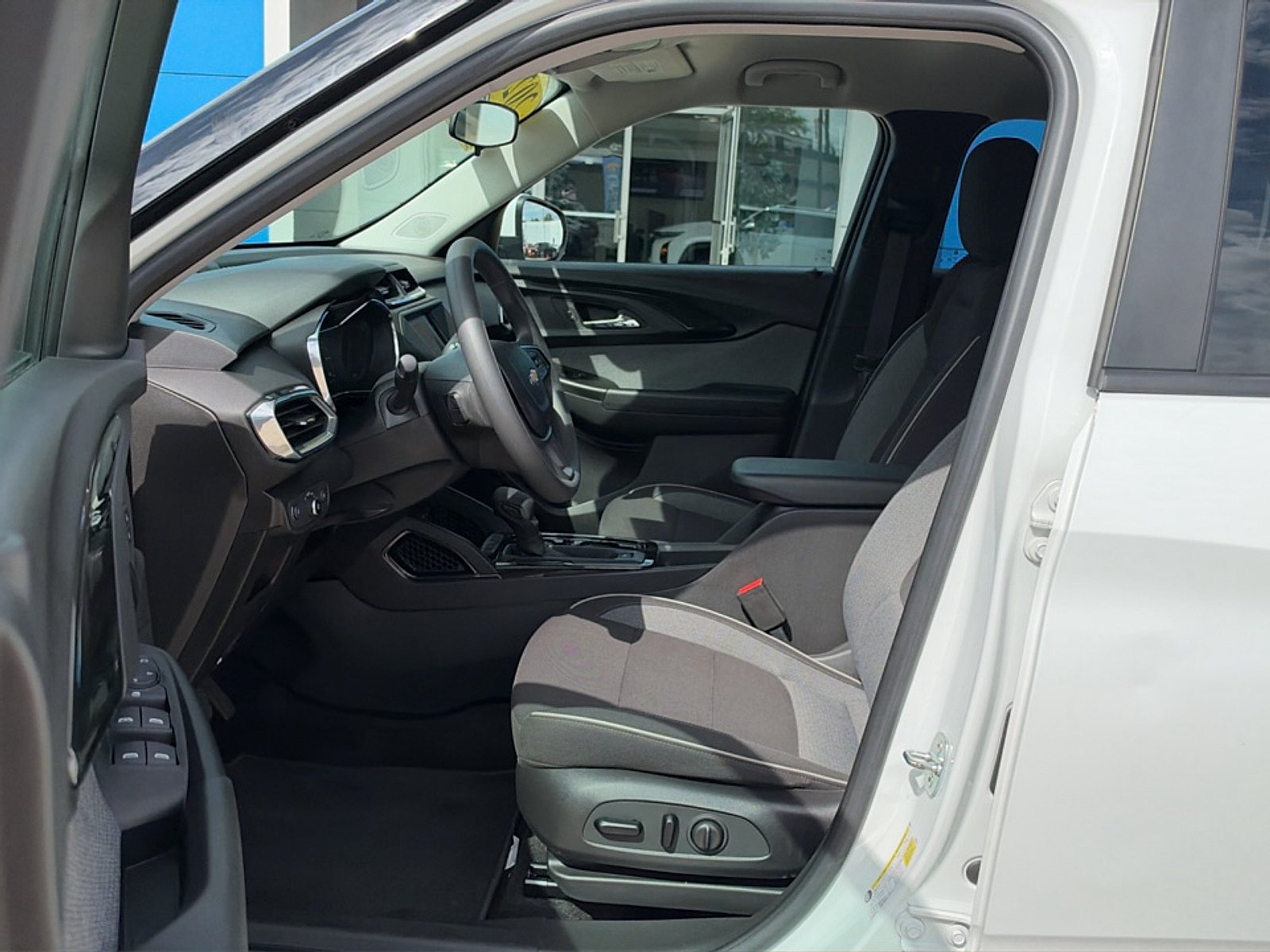 Used 2023 Chevrolet TrailBlazer LT AWD/4WD image 12