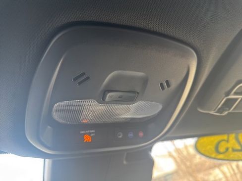 Used 2025 Buick Envista Sport Touring image 12