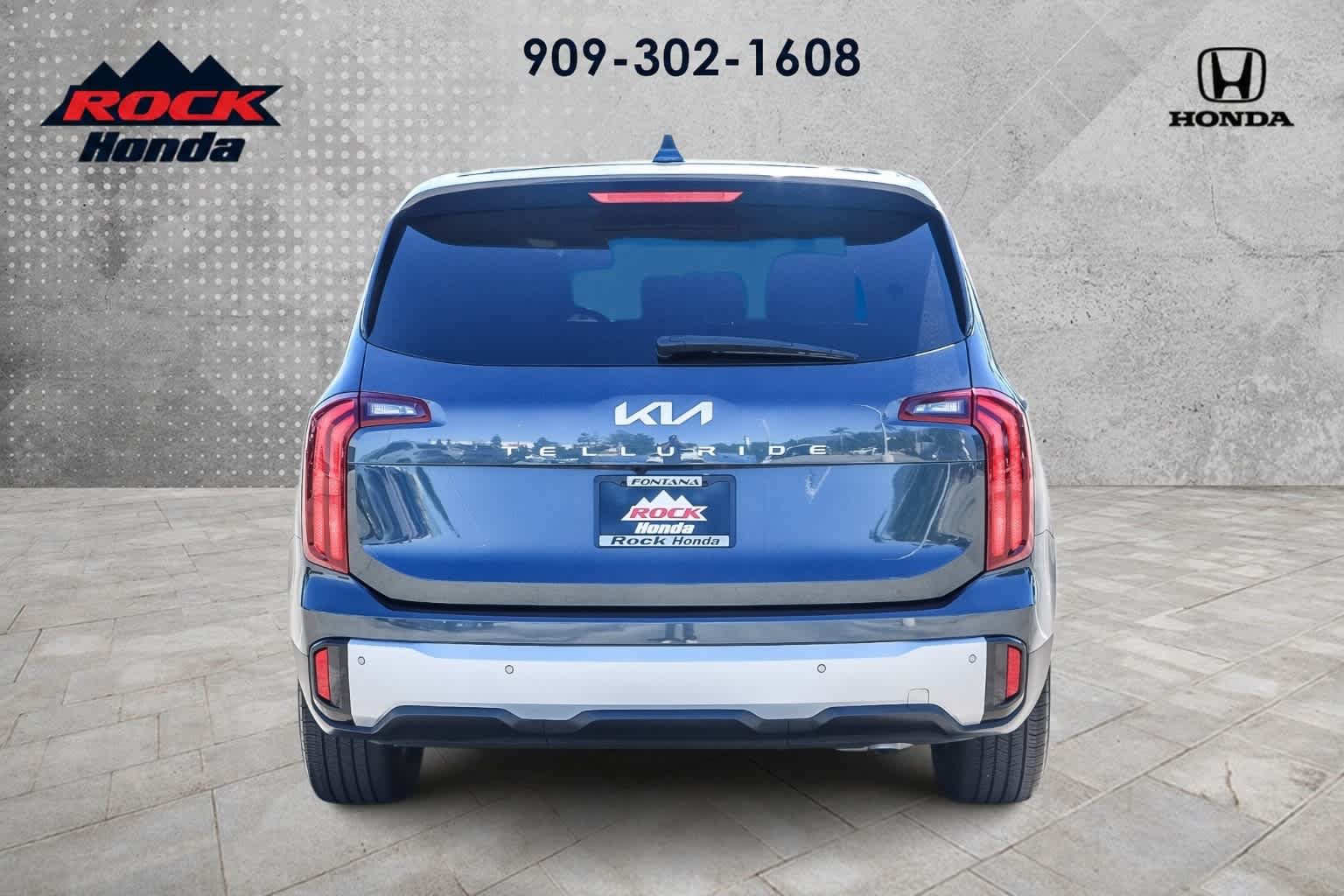 Used 2024 Kia Telluride LX FWD image 5