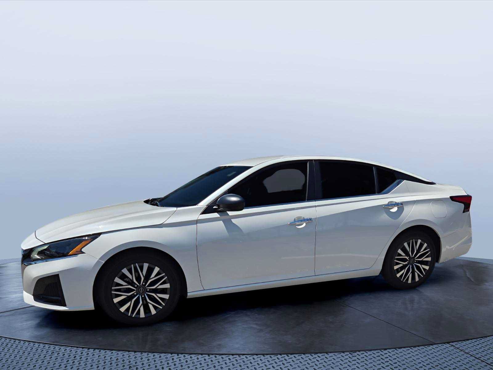 Used 2024 Nissan Altima 2.5 SV FWD image 13