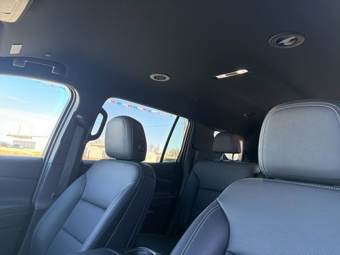 Used 2025 Chevrolet Traverse LT image 18