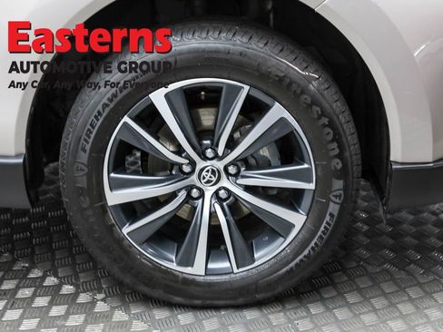 Used 2024 Toyota Venza LE image 31