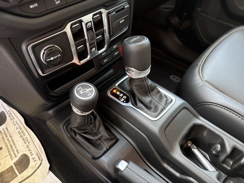 New 2025 Jeep Gladiator Sport AWD/4WD image 28