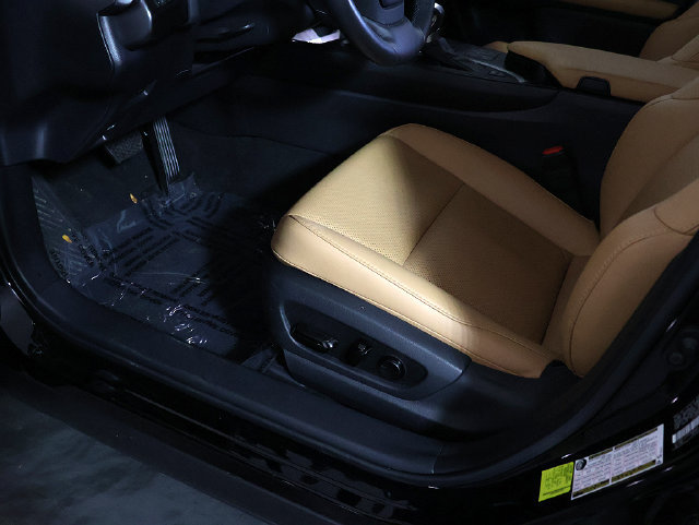Used 2024 Lexus UX 250h AWD w/ Premium Package image 23