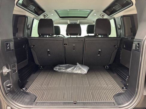 Used 2026 Land Rover Defender 110 S image 42