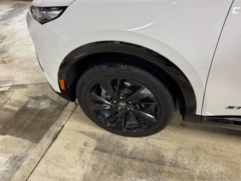 Certified 2025 Buick Envision Sport Touring image 10