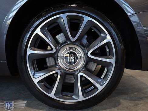 Used 2019 Rolls-Royce Wraith RWD image 38