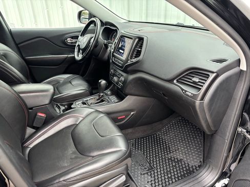 Used 2020 Jeep Cherokee Trailhawk w/ Cold Weather Group image 35