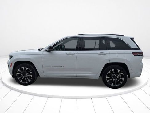 Used 2022 Jeep Grand Cherokee Overland AWD/4WD image 7
