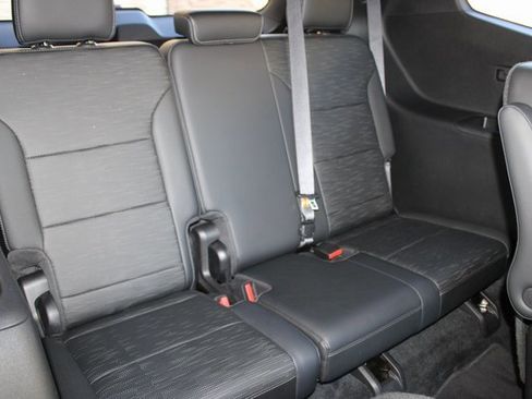 Used 2025 Buick Enclave Sport Touring image 19