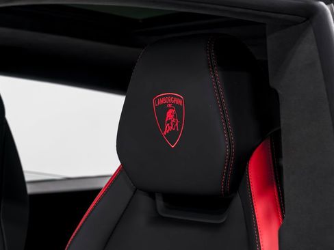 Used 2025 Lamborghini Urus SE image 21