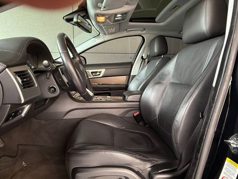 Used 2014 Jaguar XF RWD image 6