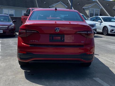 Certified 2023 Volkswagen Jetta SE w/ Panoramic Sunroof Package FWD image 3