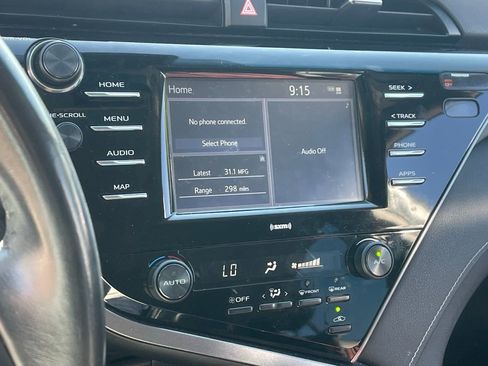 Used 2020 Toyota Camry SE w/ Carpet Mat Package image 9