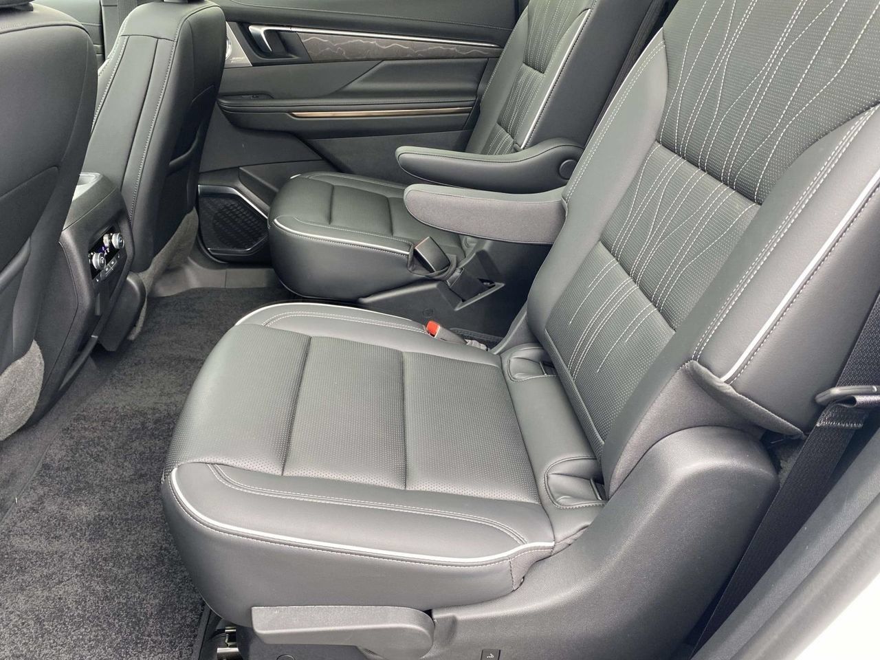 Used 2025 Buick Enclave Avenir w/ Super Cruise Package FWD image 10