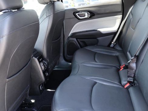 Used 2025 Jeep Compass Limited image 17