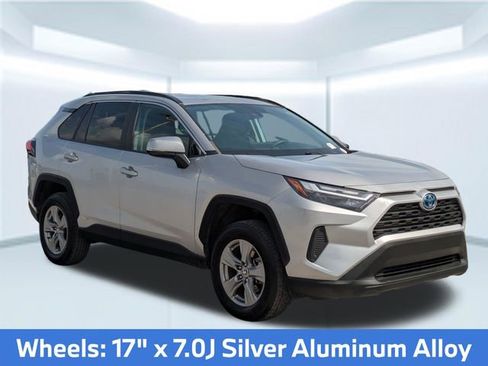 Used 2022 Toyota RAV4 XLE w/ Convenience Package image 9