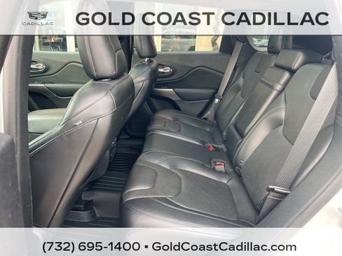 Used 2019 Jeep Cherokee Limited image 12