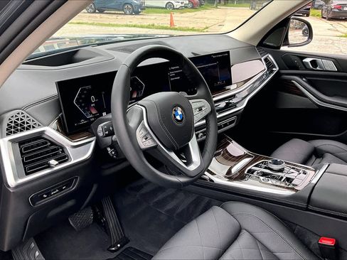 Used 2026 BMW X7 xDrive40i AWD/4WD image 16