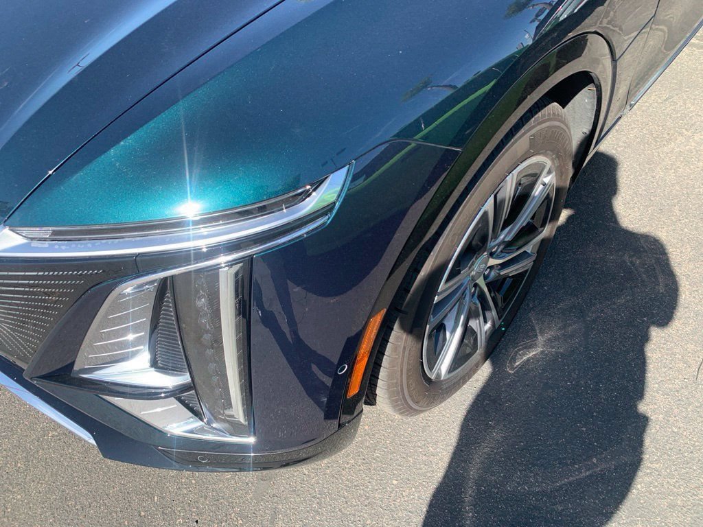 Used 2024 Cadillac Lyriq Luxury RWD image 2