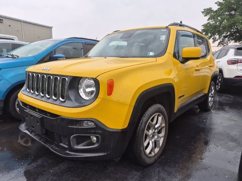 Used 2016 Jeep Renegade Latitude w/ Cold Weather Group AWD/4WD image 2
